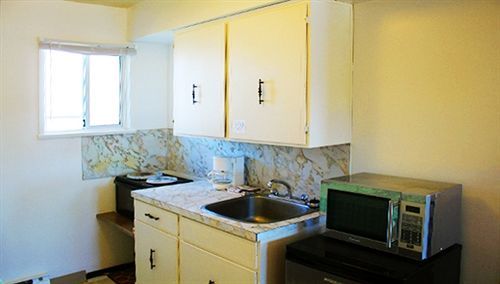 Cozy Court Motel Sechelt Exterior photo